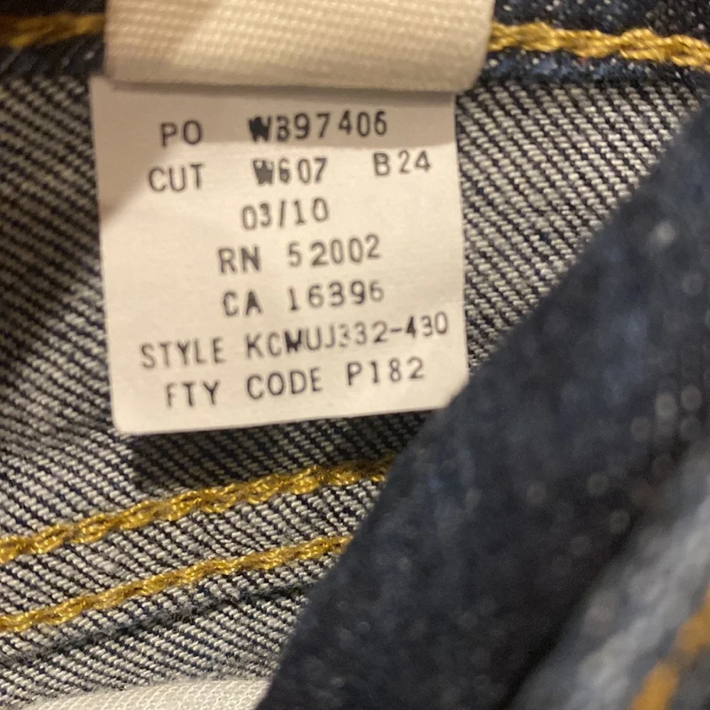 DKNY like new women’s jeans size 2 boot cut - Picture 7 of 7